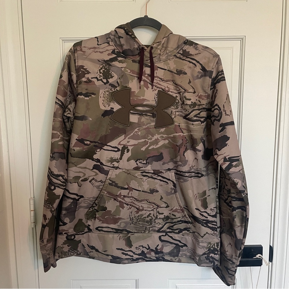 NEW Under Armour Women’s Camo - Size Large